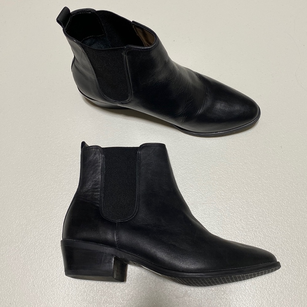 Schultz black low heel fall ankle boots size 7